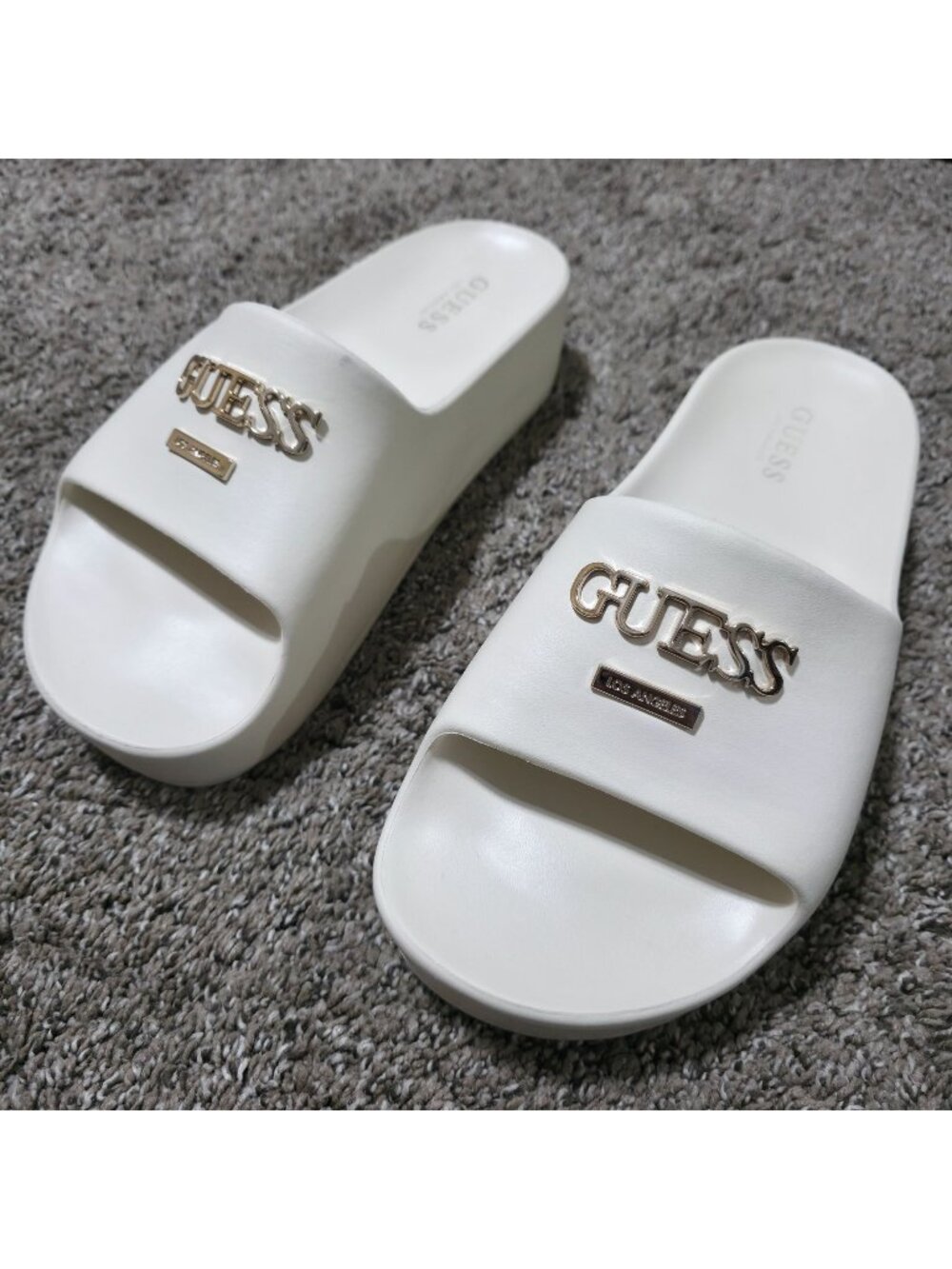 GUESS WGSWINGS-R Women’s White Gold Logo Platform Slide Sandals Size 8M